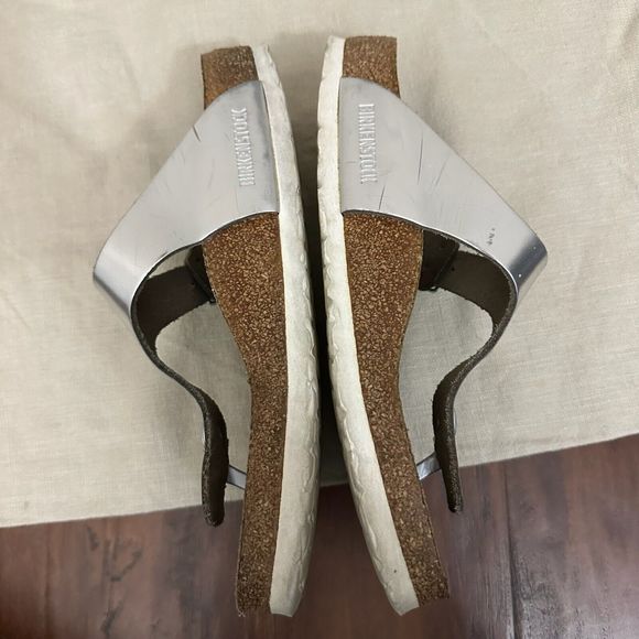 BIRKENSTOCK Womens Gizeh Soft Footbed in Silver Leather - Picture 5 of 9